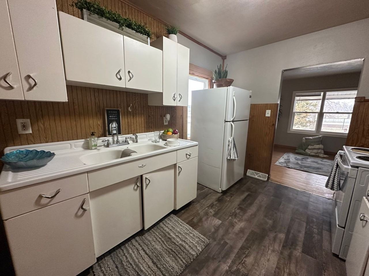322 Lester St - Photo 3 of 16