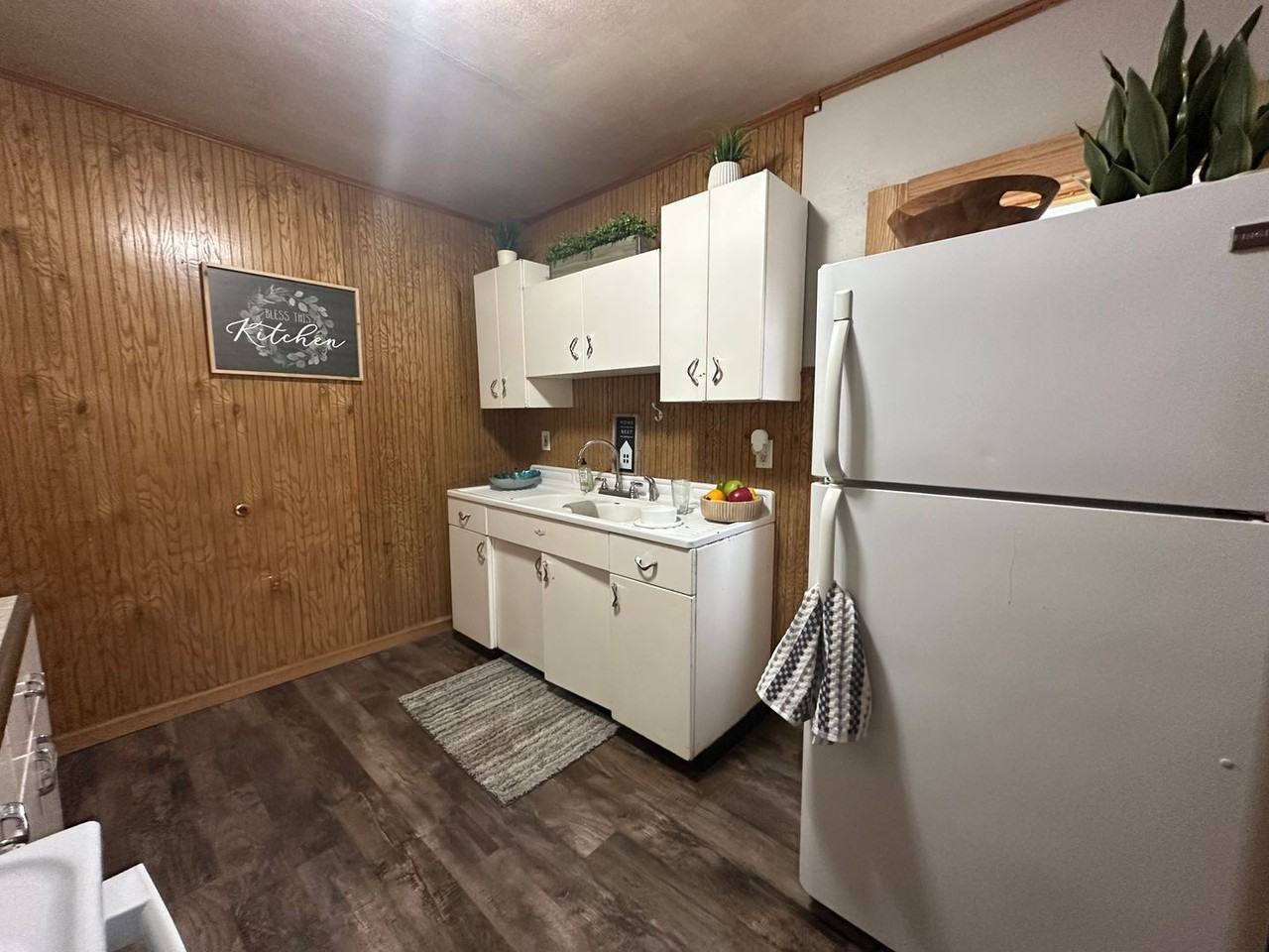322 Lester St - Photo 4 of 16