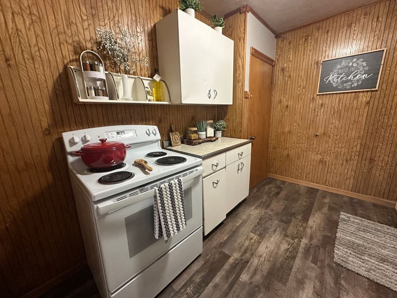 322 Lester St - Photo 5 of 16