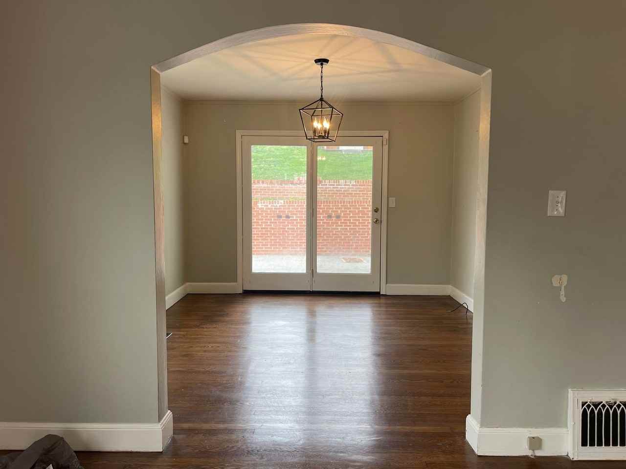 1254 Catawba St - Photo 2 of 17
