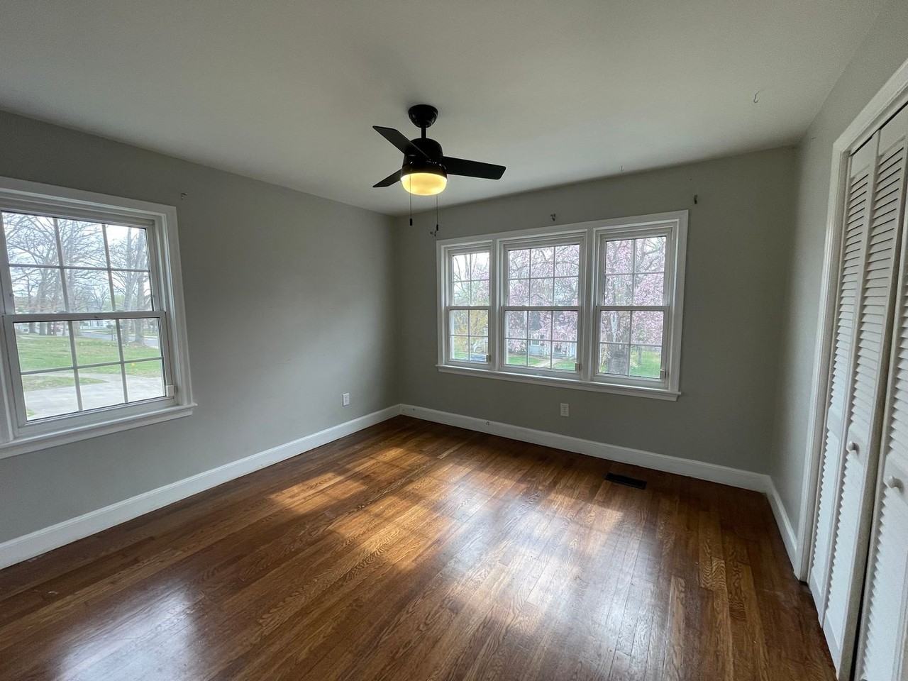 1254 Catawba St - Photo 6 of 17