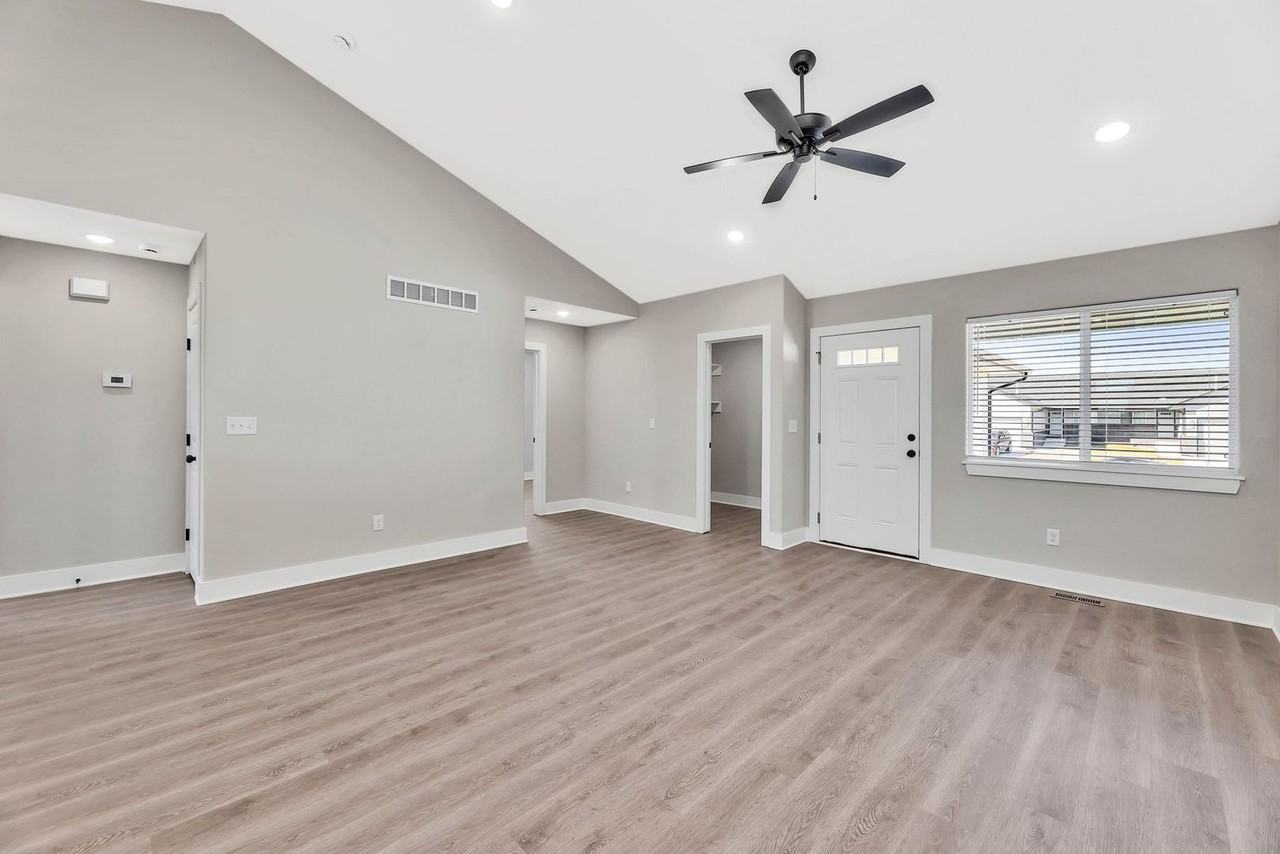 5378 N Toben Dr - Photo 4 of 18