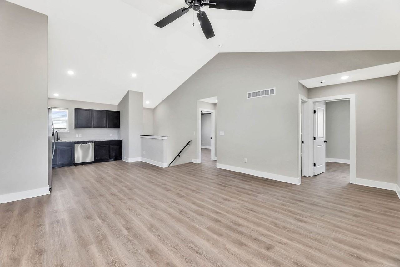 5264 N Plumthicket St - Photo 3 of 18