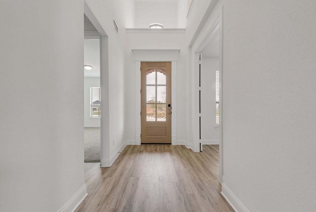 409 Cottontail Ln - Photo 2 of 33