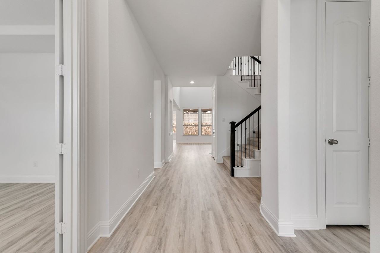 409 Cottontail Ln - Photo 3 of 33