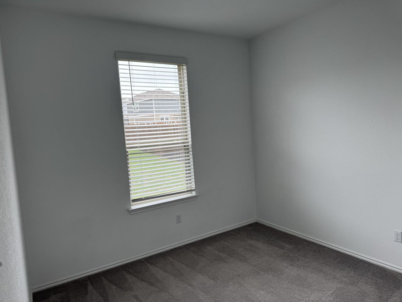 108 Banyon Dr #NA - Photo 3 of 24