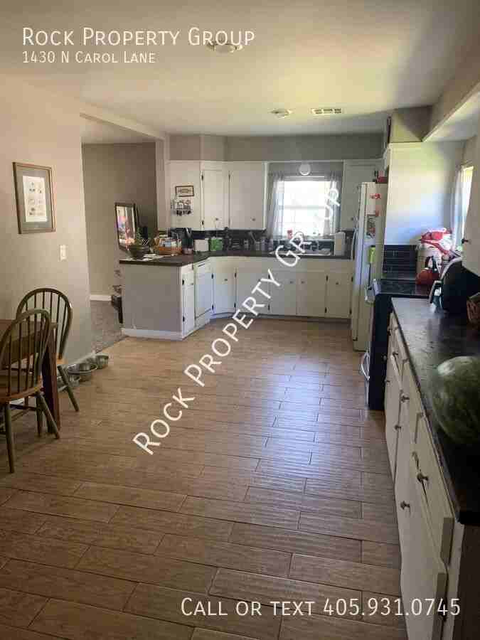 1430 N Carol Ln - Photo 2 of 15