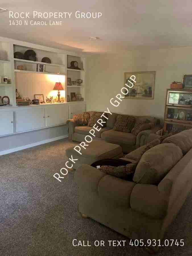 1430 N Carol Ln - Photo 3 of 15