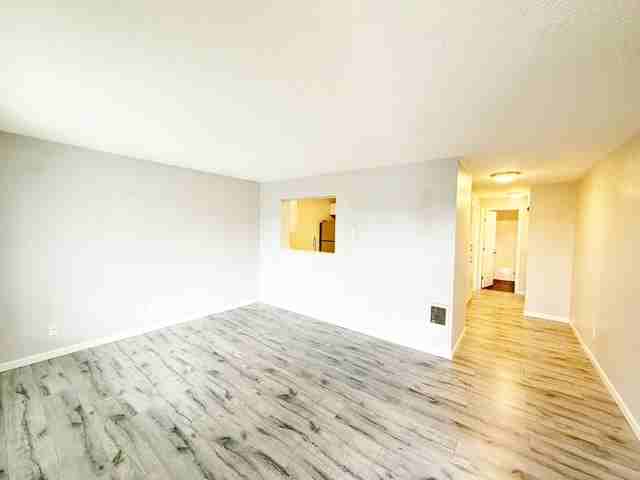 Crystal Grove Apartments - Photo 4 of 40