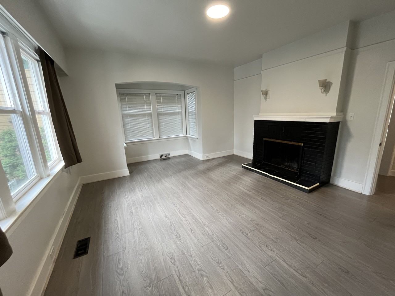 826 Westwood St - Photo 2 of 23
