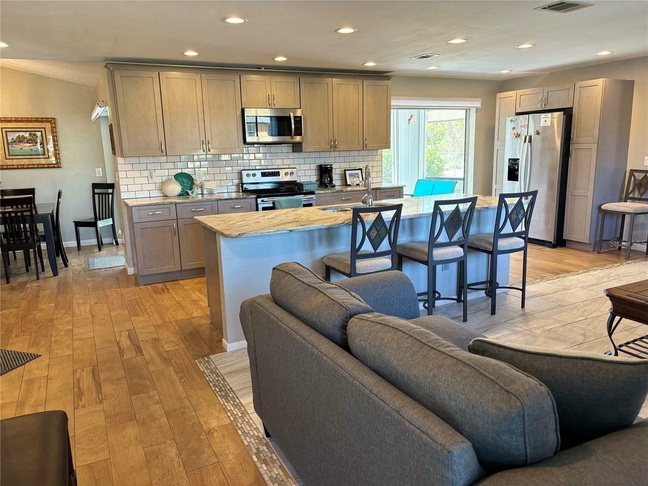 22497 Glen Ave - Photo 3 of 26