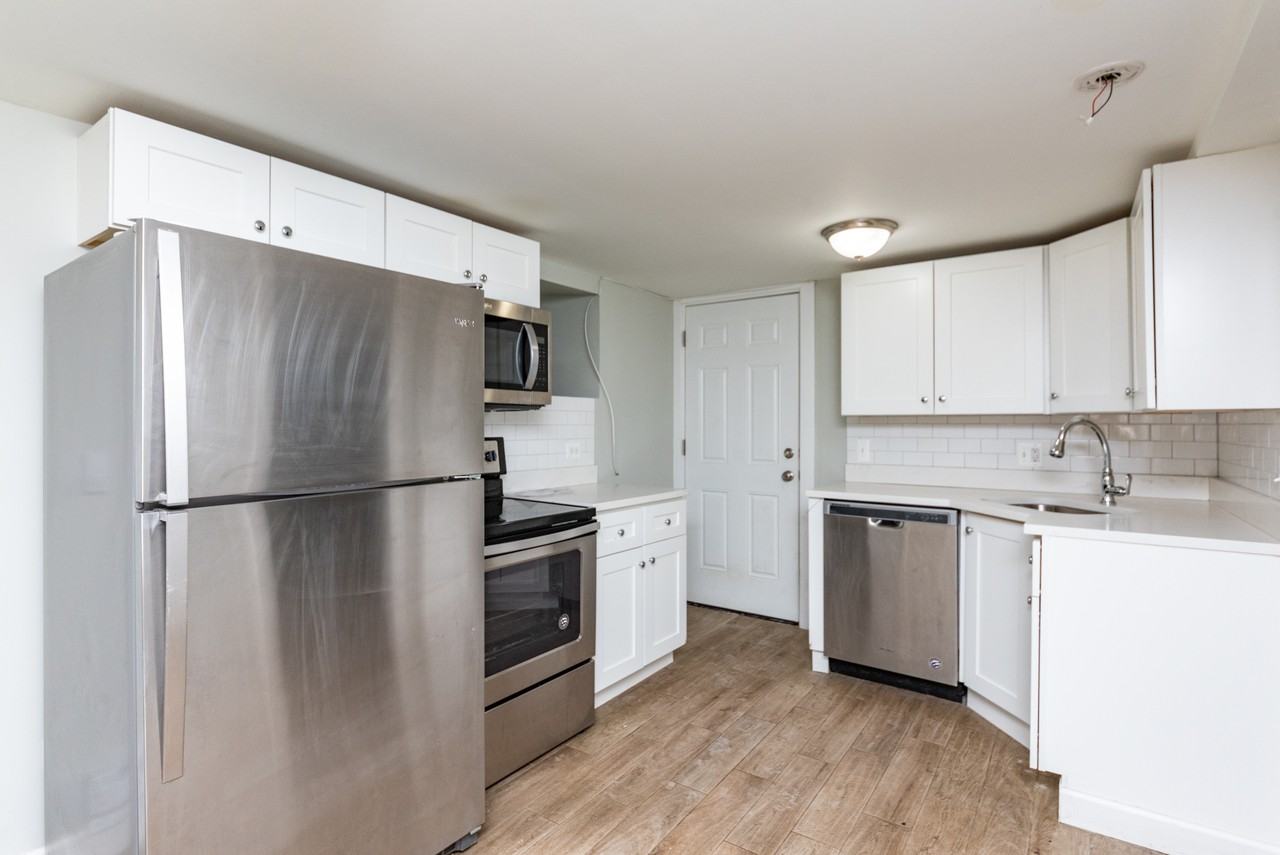1431 W Flournoy St #G - Photo 2 of 11