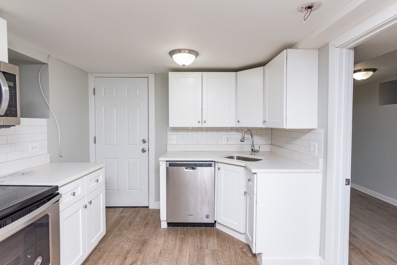 1431 W Flournoy St #G - Photo 3 of 11