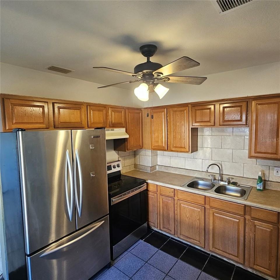 3413 W Cherokee Ave - Photo 2 of 11