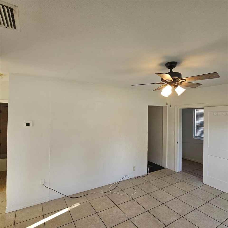 3413 W Cherokee Ave - Photo 4 of 11