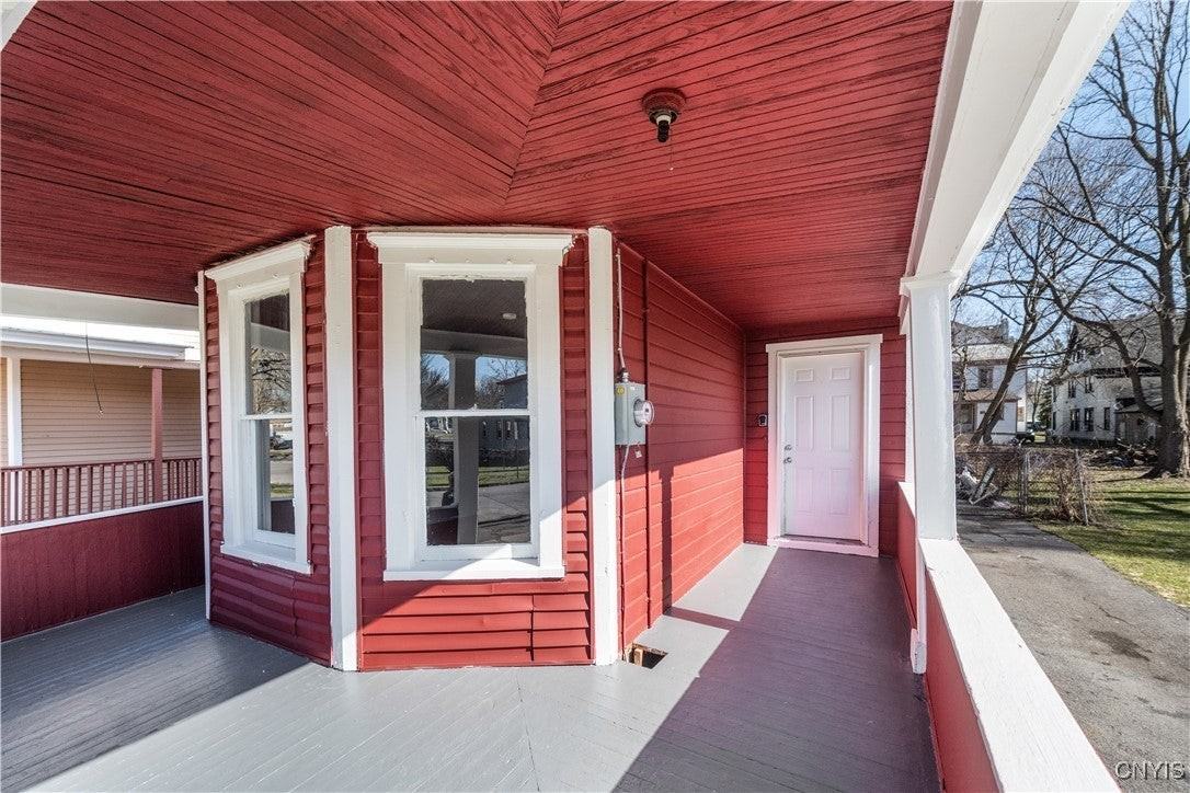 238 Putnam St - Photo 3 of 26