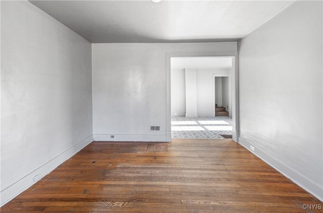 238 Putnam St - Photo 7 of 26