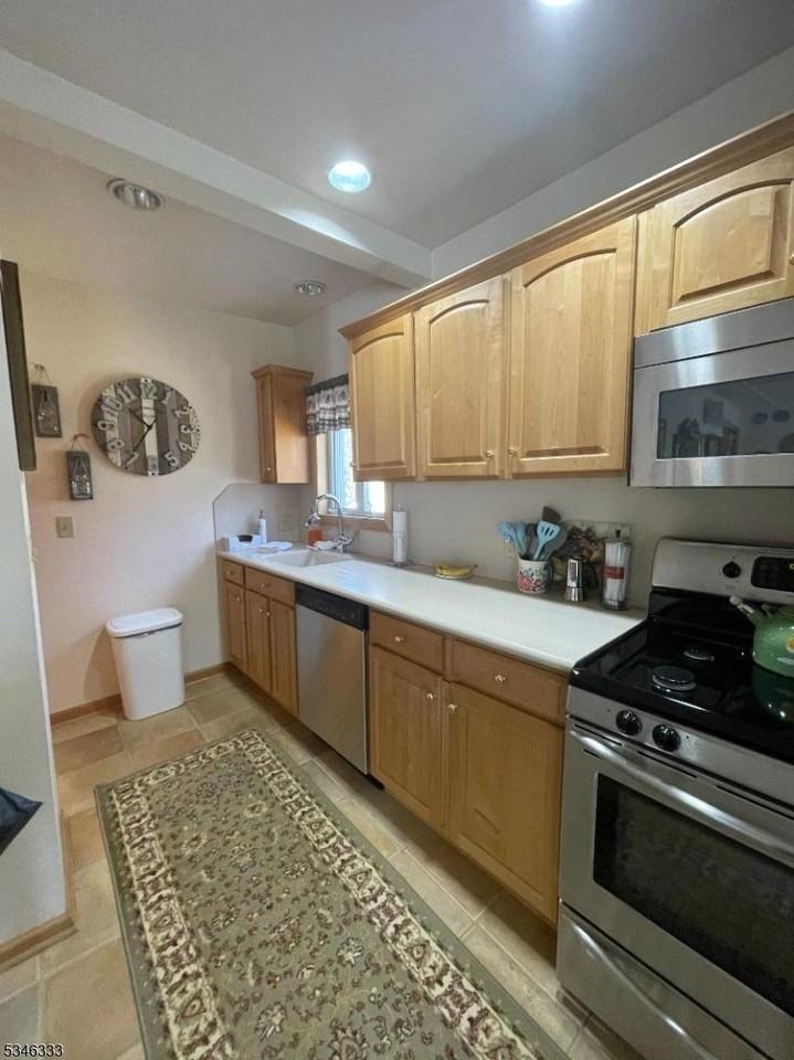 304 John St - Photo 3 of 11