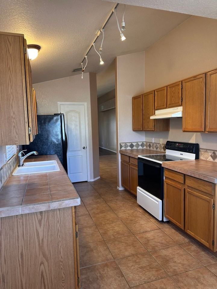 3619 W Sundial Pl - Photo 2 of 17