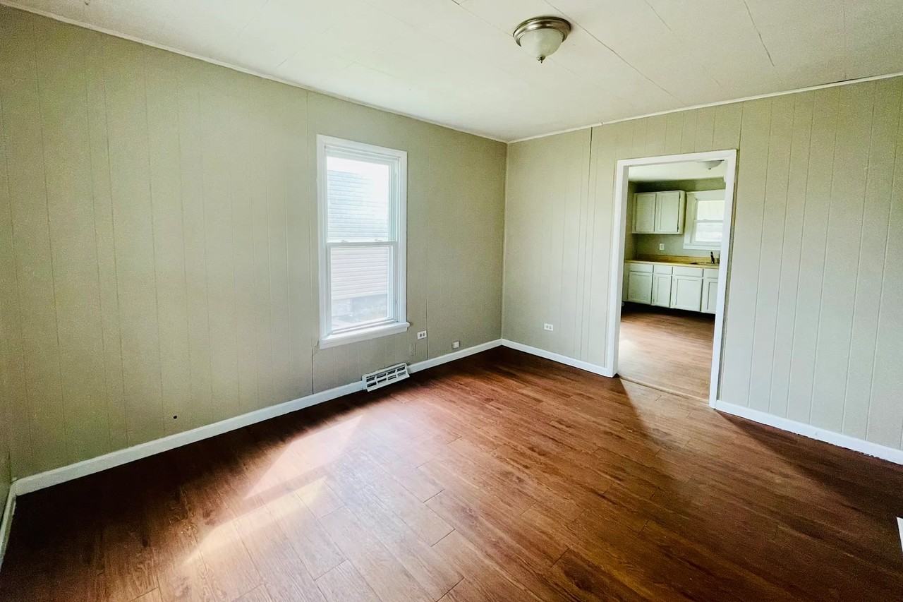 2455 Illinois Ave - Photo 3 of 6