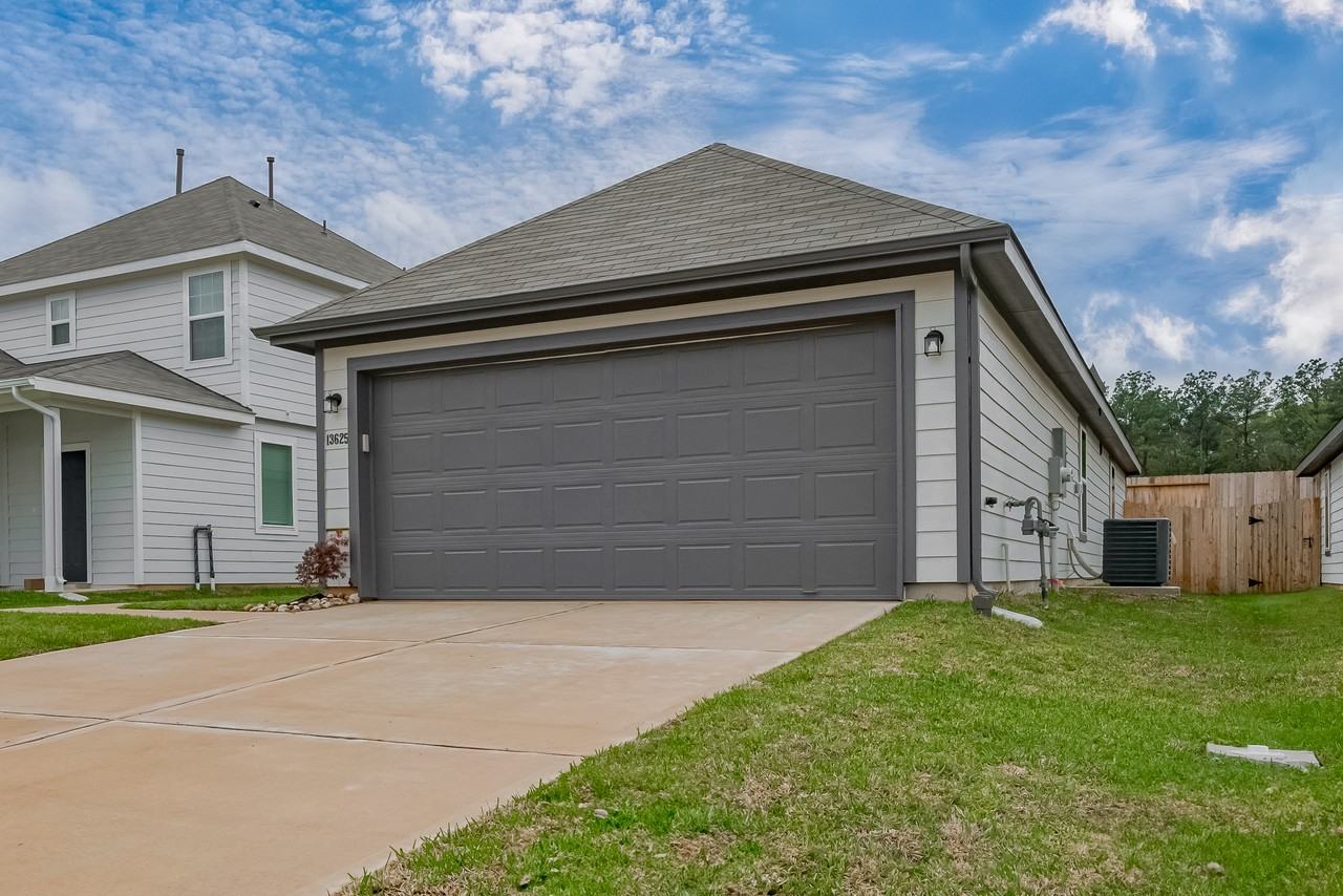 13625 Goldeye Dr - Photo 3 of 38