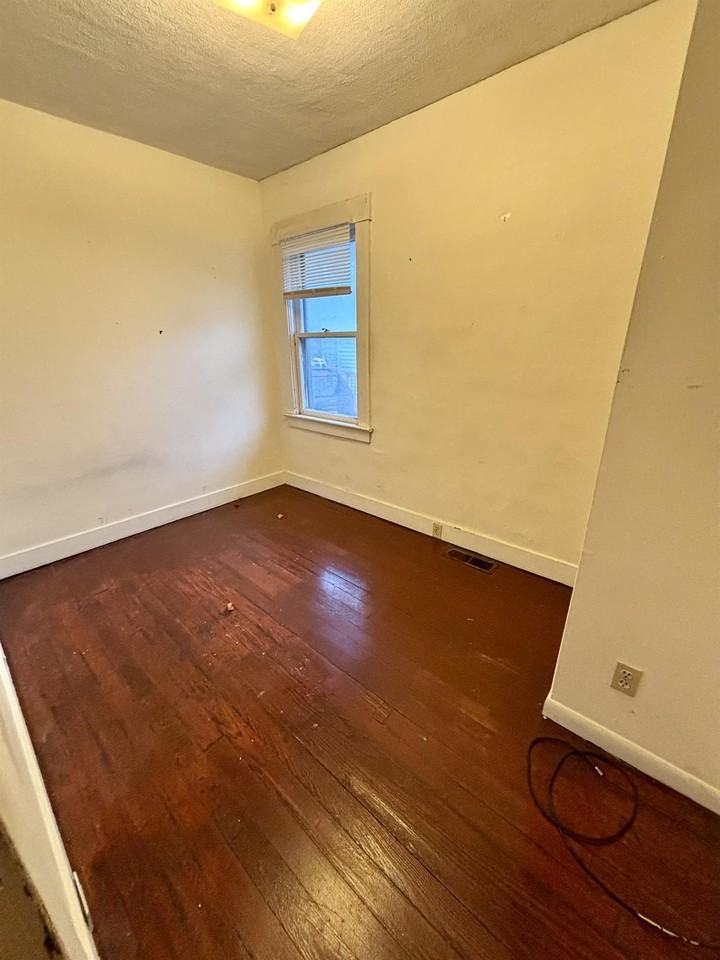 1351 North Jenison Avenue - Photo 3 of 8