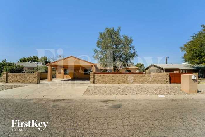 518 S Lehigh Dr - Photo 2 of 15