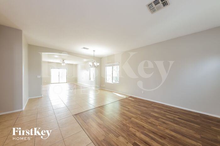 17497 W Watkins St - Photo 2 of 16