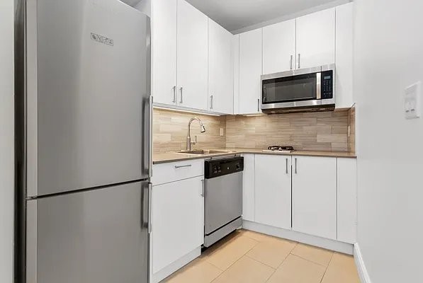 Greenwich St #4GS - Photo 3 of 6