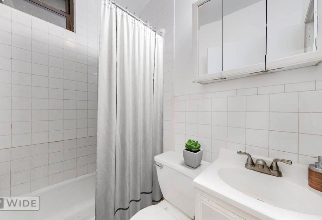 E 75th St #D - Photo 4 of 4