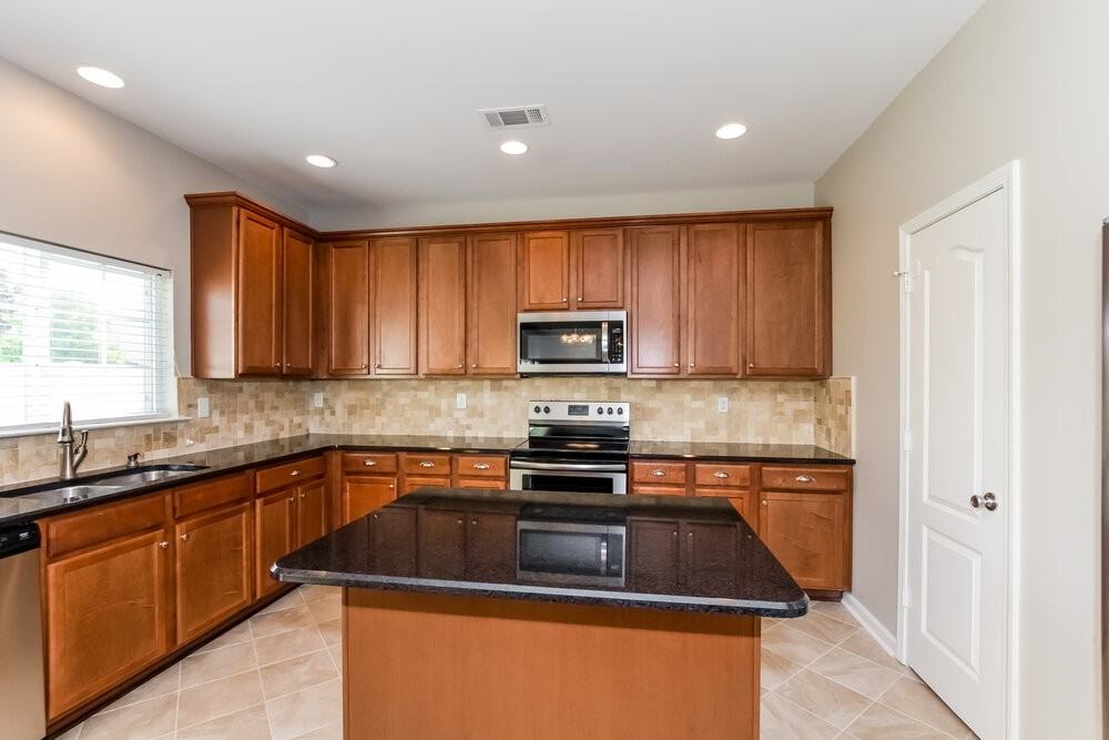 114 Farmers Folly Dr - Photo 7 of 18