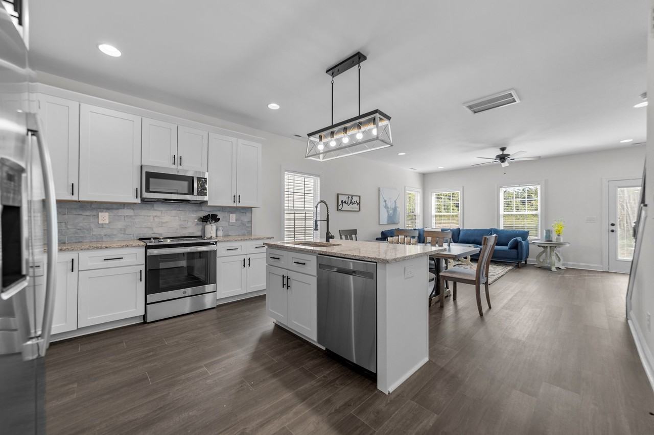 816 Crown Point Dr - Photo 3 of 50