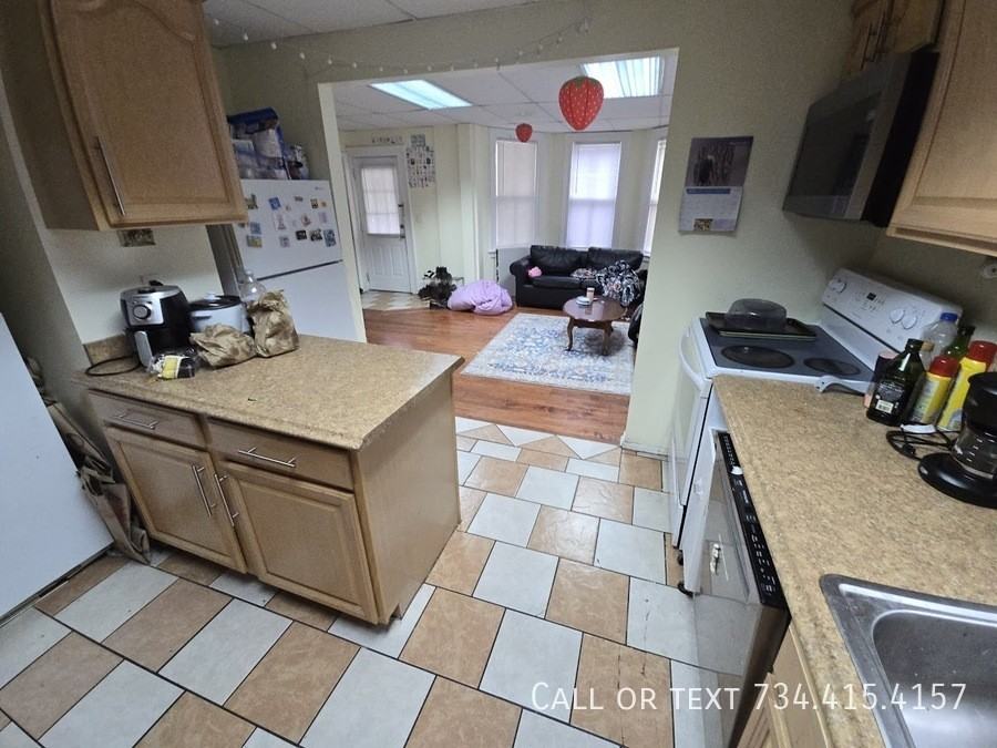 609 E Ann St #609EANN - Photo 7 of 37