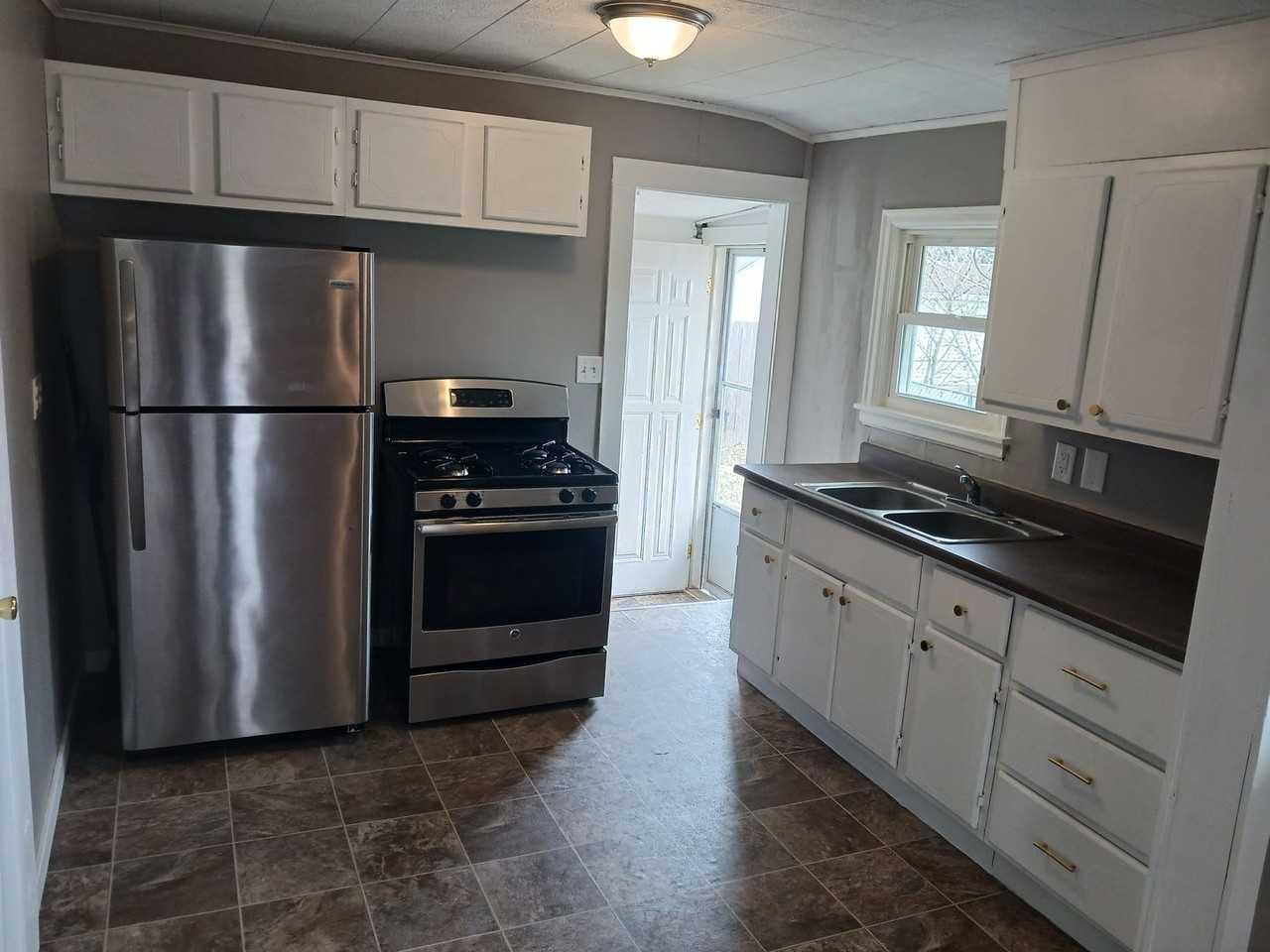 3615 Holcomb Ave - Photo 3 of 8