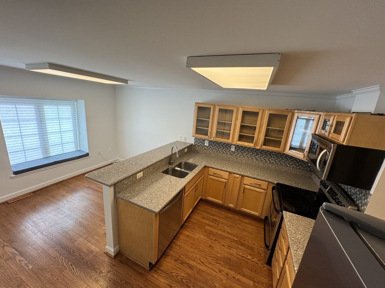 9760 Summer Park Ct - Photo 3 of 26