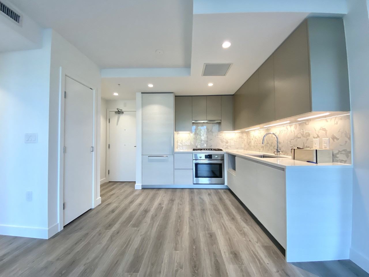 8181 Chester Street #516