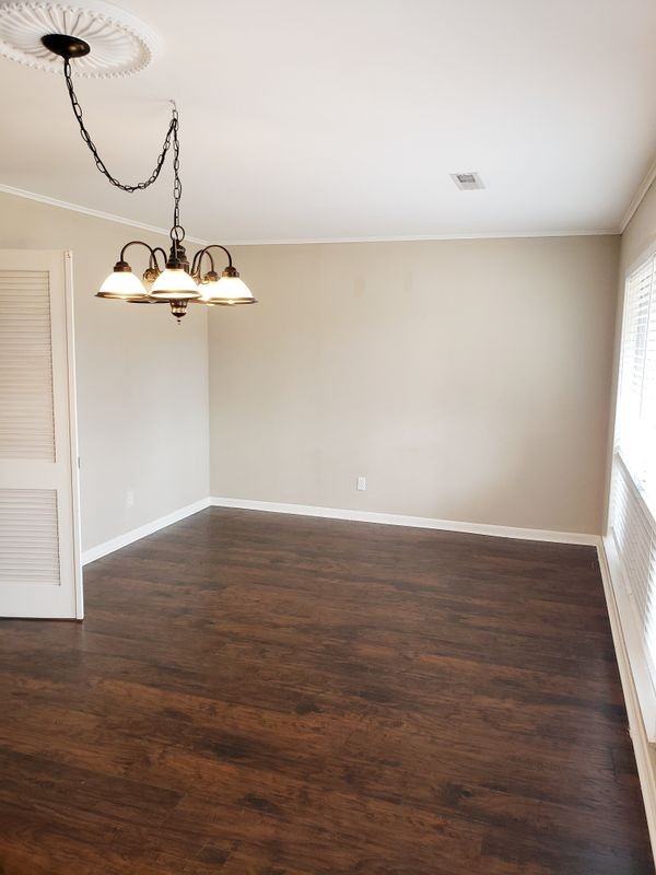 921 Crestwood Dr - Photo 2 of 12