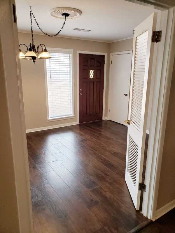 921 Crestwood Dr - Photo 3 of 12