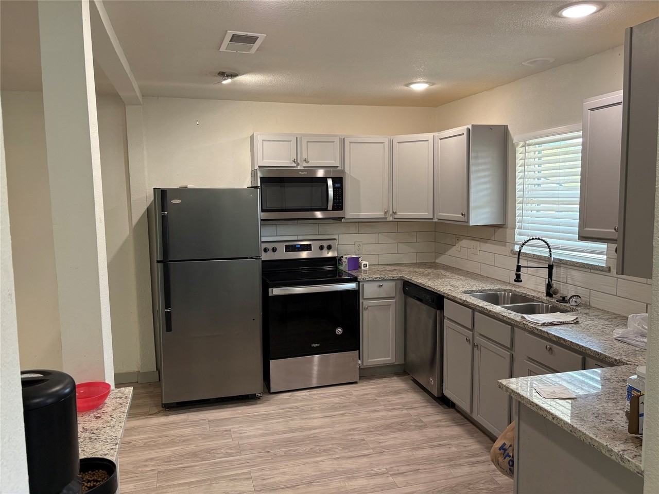 529 Ne 4th St - Photo 5 of 19