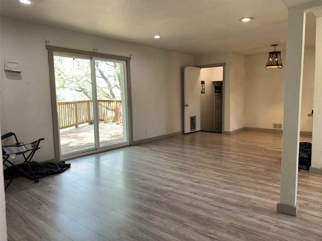 529 Ne 4th St - Photo 2 of 19