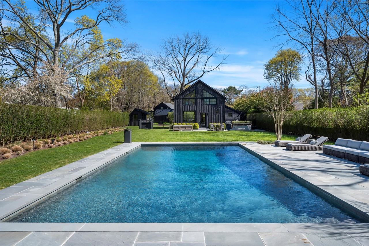 405 Mill Rd - Photo 2 of 19