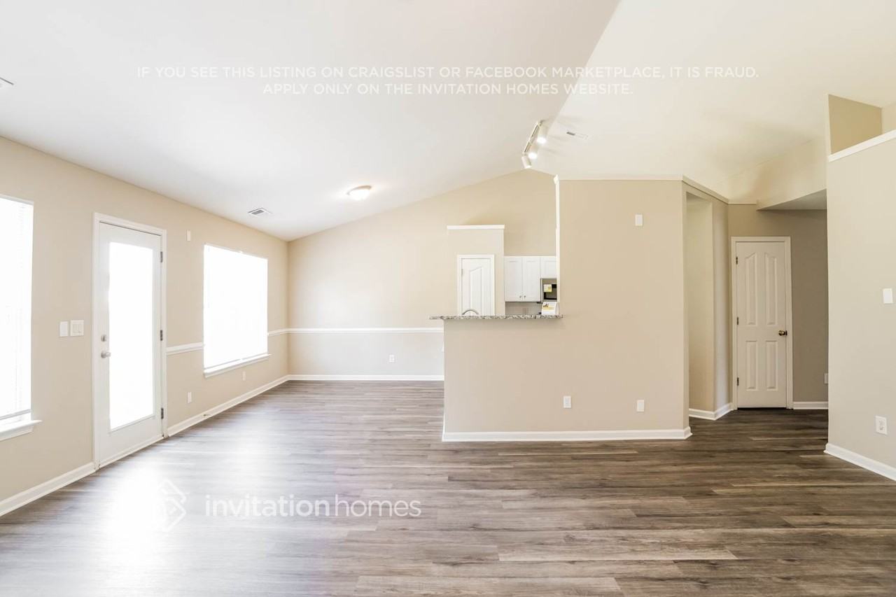 15232 Dehavilland Dr - Photo 5 of 18