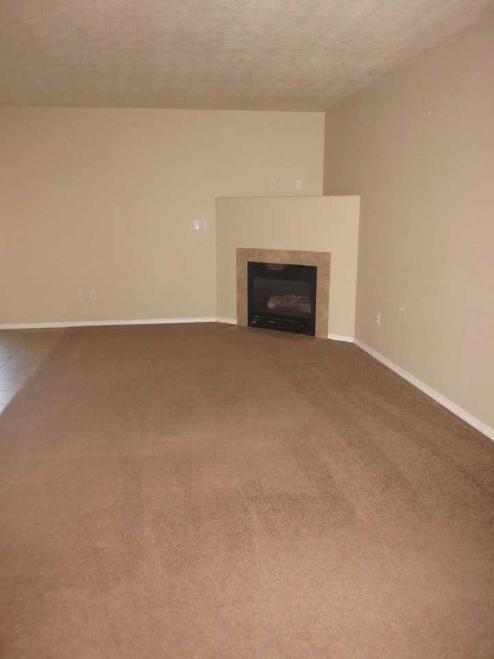 1962 Sw Reindeer Ave - Photo 2 of 10
