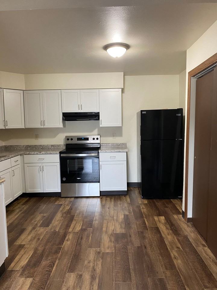 Immaculate Updated 2 Bedroom with 1 Bath - Photo 4 of 16
