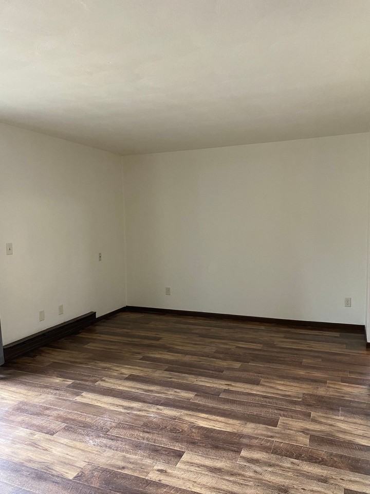 Immaculate Updated 2 Bedroom with 1 Bath - Photo 7 of 16
