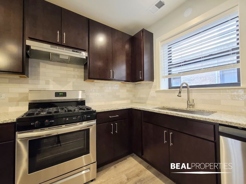 916 Crain Street #2 bed - Photo 3 of 10