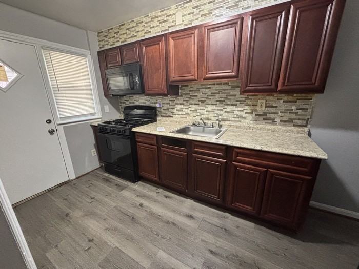 2917 Stafford St - Photo 2 of 20