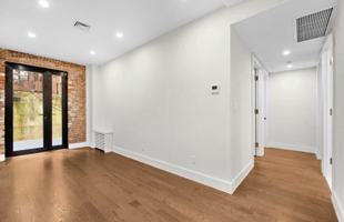 featured image of 220 E 70th St #1E