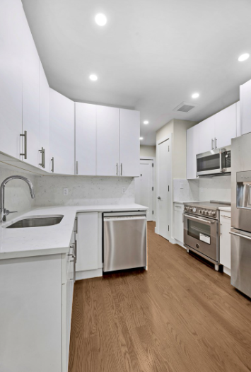 220 E 70th St #1E - Photo 2 of 8