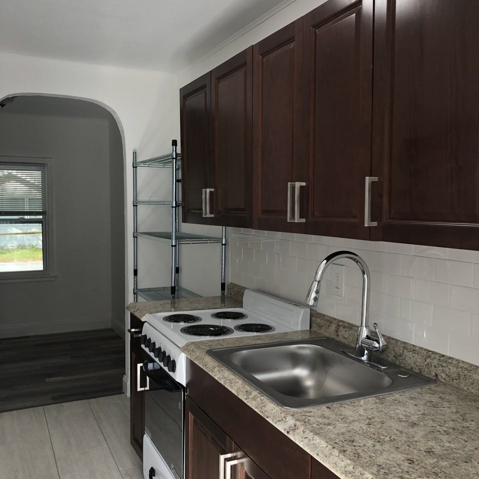 527 13th Ave Nw #527 - Photo 4 of 10